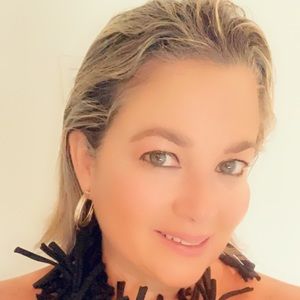 Meet your Posher, Larissa